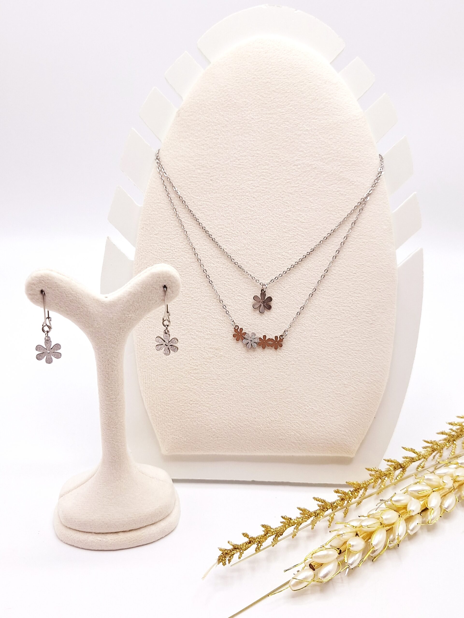 نیم ست دو لاین طرح گل مخرج کاری شده استیل