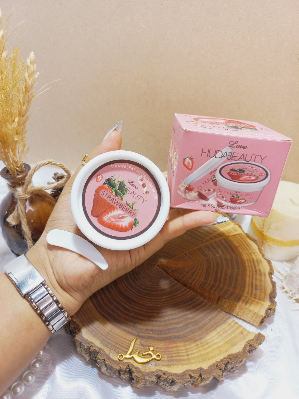 اسکراب شنی صورت و بدن رایحه توت فرنگی هدی بیوتی HUDABEAUTY کد 826020