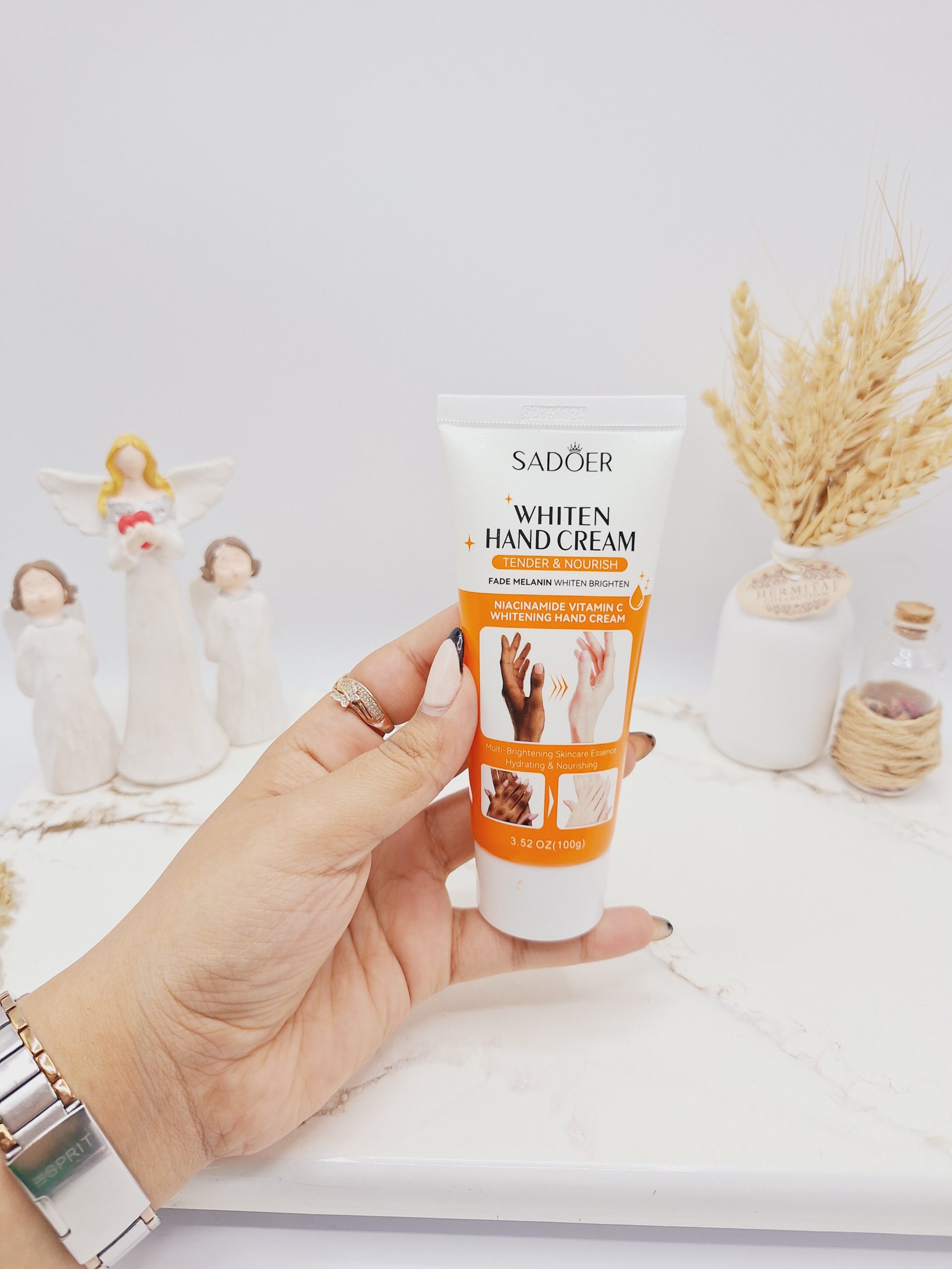 کرم سفید کننده و نرم کننده پوست دست برند سادور کد 04130