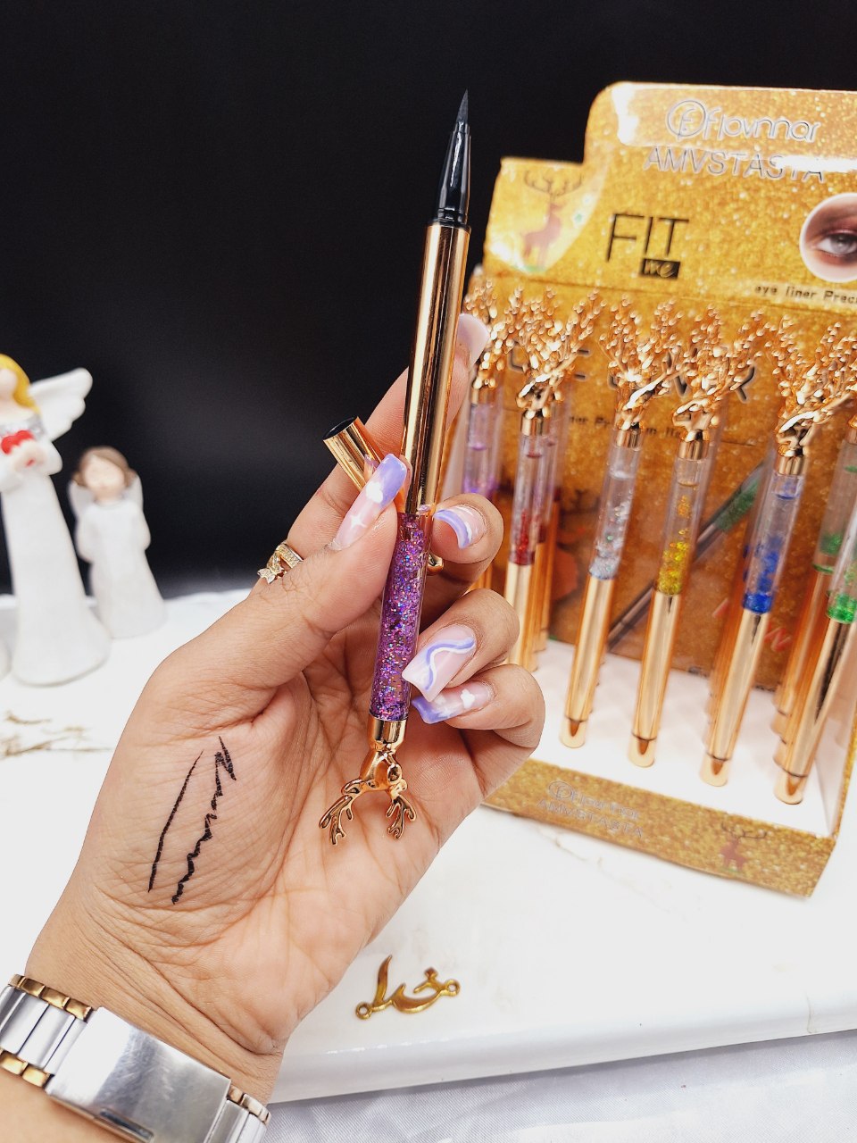 خط چشم ماژیکی آکواریومی طرح گوزن برند فلوننور Flovnnor کد 3253