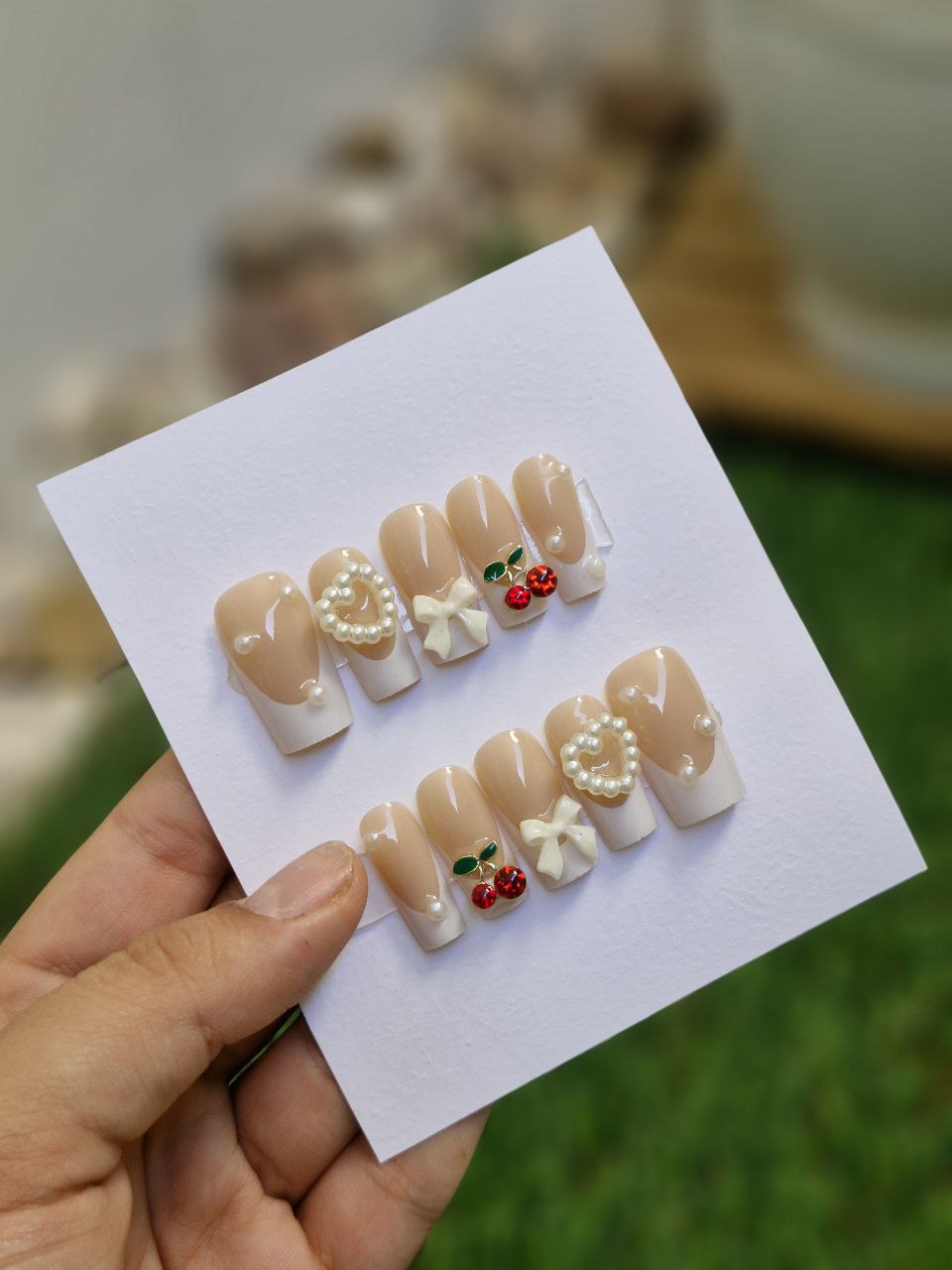 ناخن مصنوعی با مواد کاشت  طرح پینترستی گیلاس و پاپیون (به همراه پک اختصاصی)