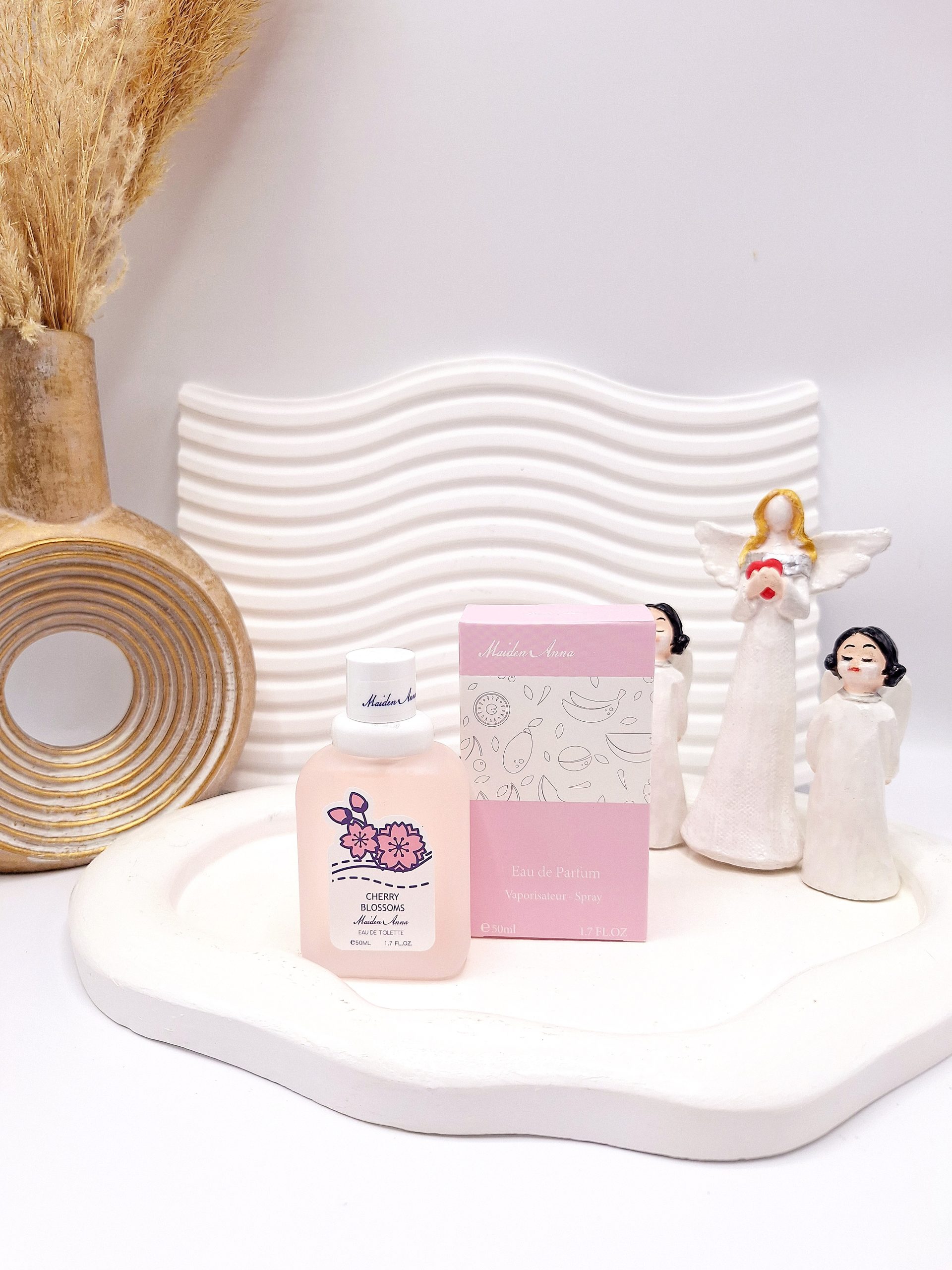 عطر بیکینی رایحه شکوفه گیلاس حجم 50 میل برند میدن آنا کد E188-5