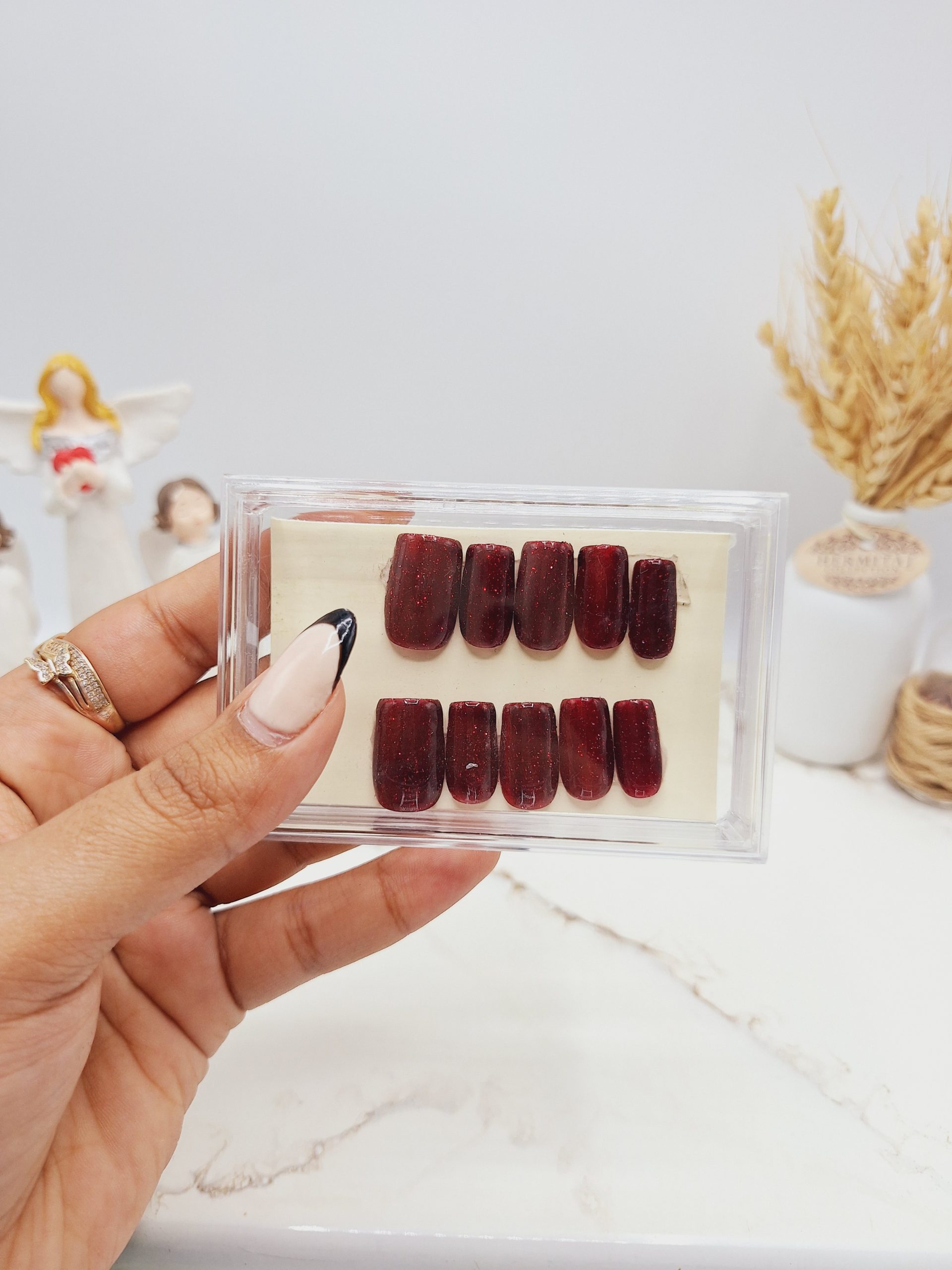 ناخن مصنوعی با مواد کاشت مدل زرشکی شاین دار (به همراه پک اختصاصی)