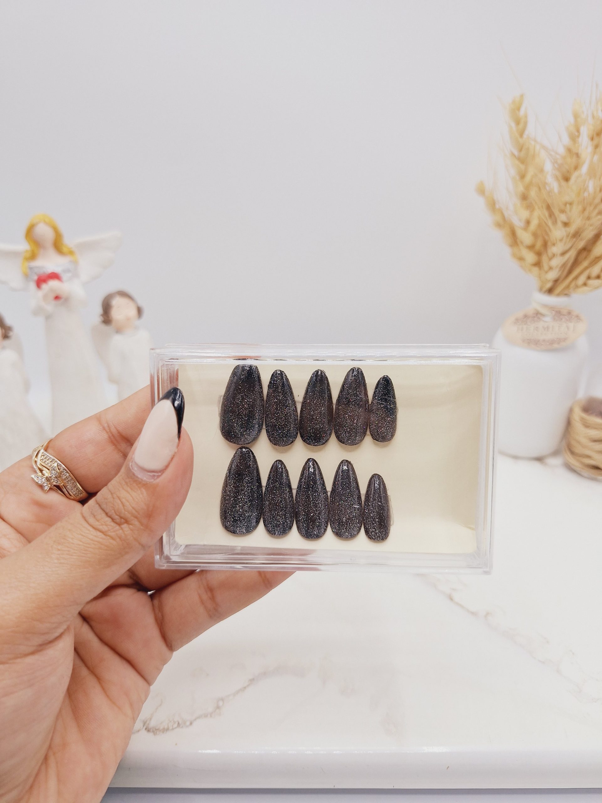 ناخن مصنوعی با مواد کاشت مدل شاین مشکی و نقره ای (به همراه پک اختصاصی)