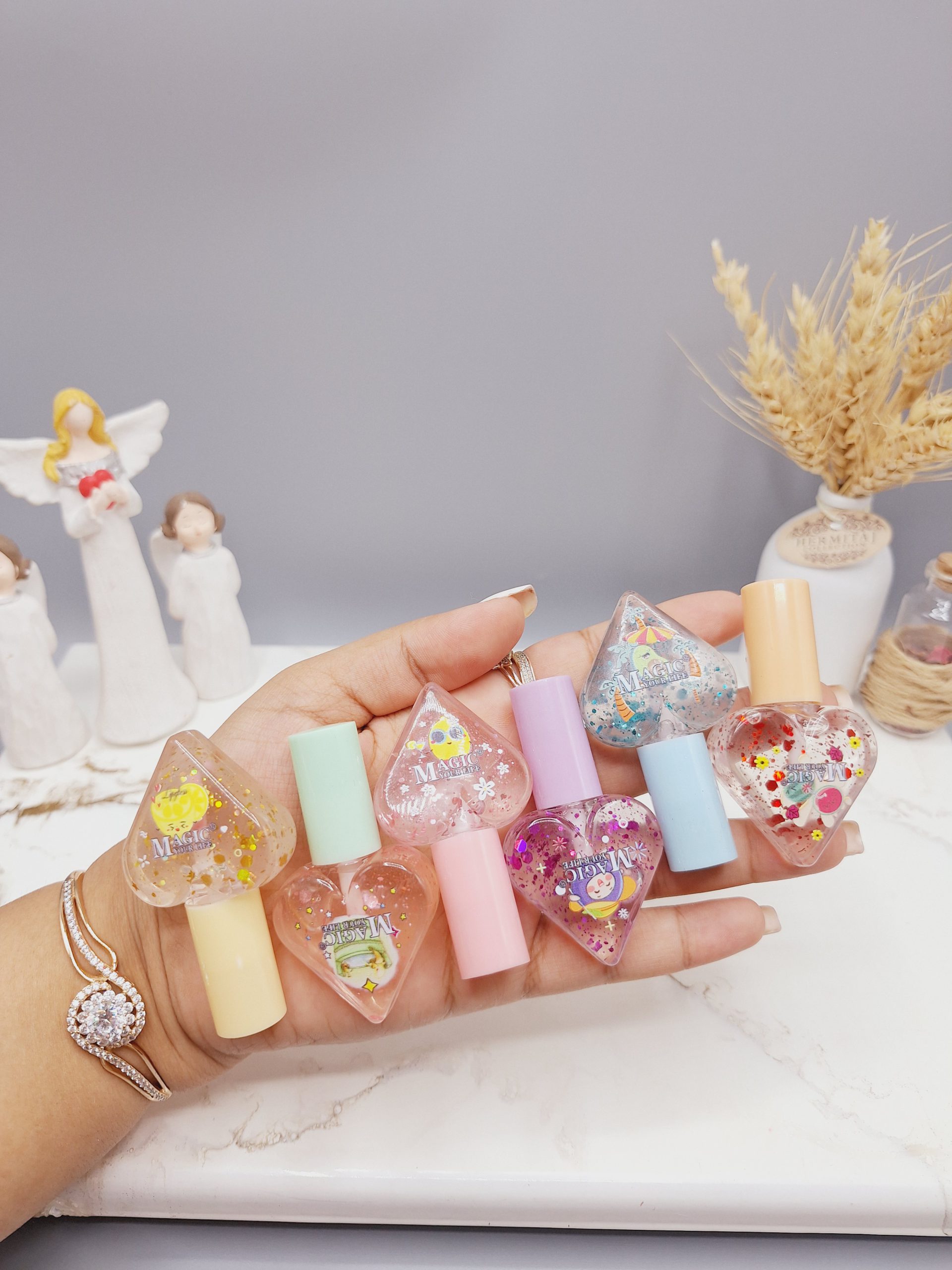 لیپ گلاس شاین دار طرح طرح قلب مدل آناناسی برند MAGIC کد 1152