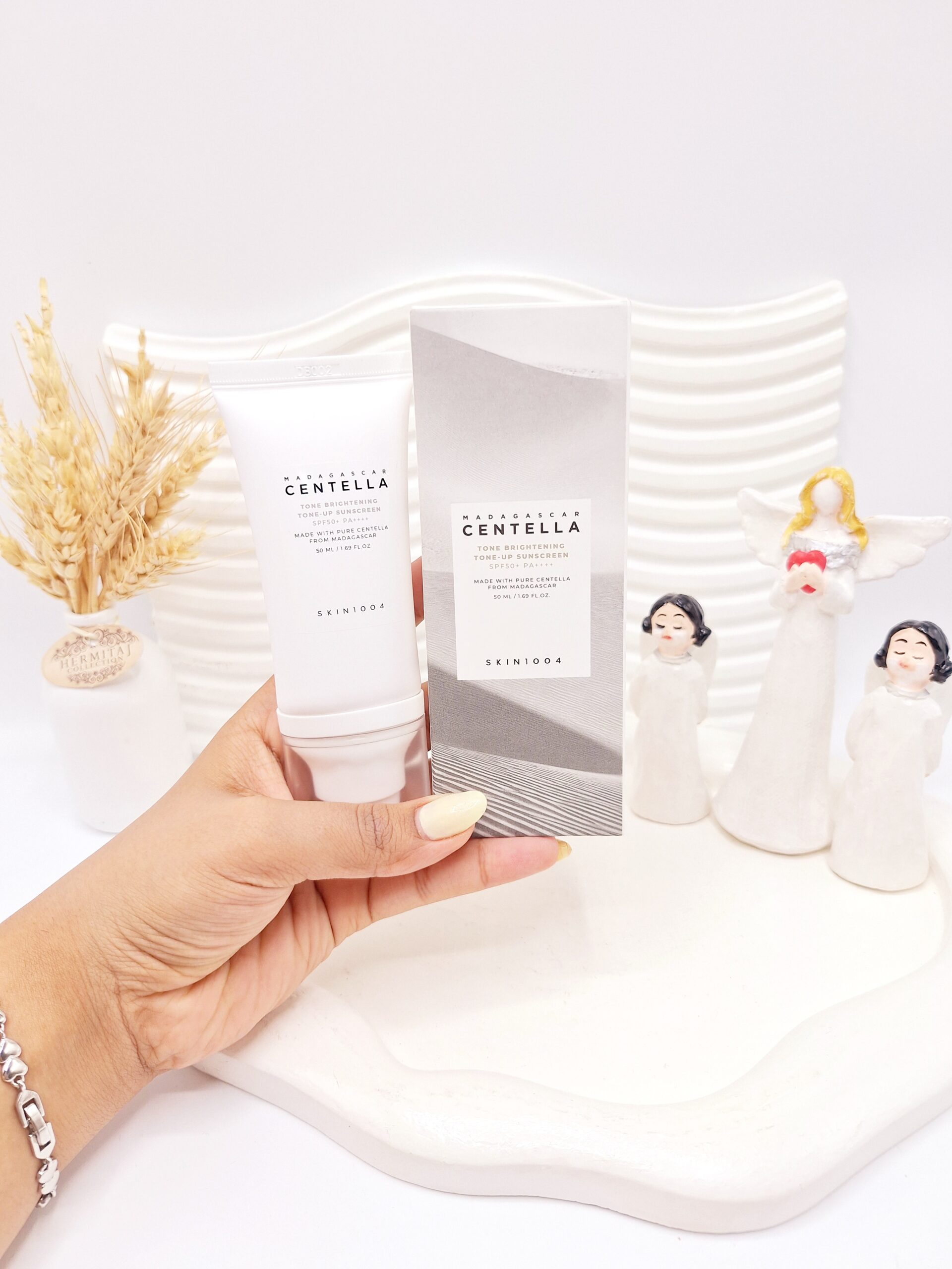 ضد آفتاب روشن کننده سنتلا اسکین 1004 کد 1622