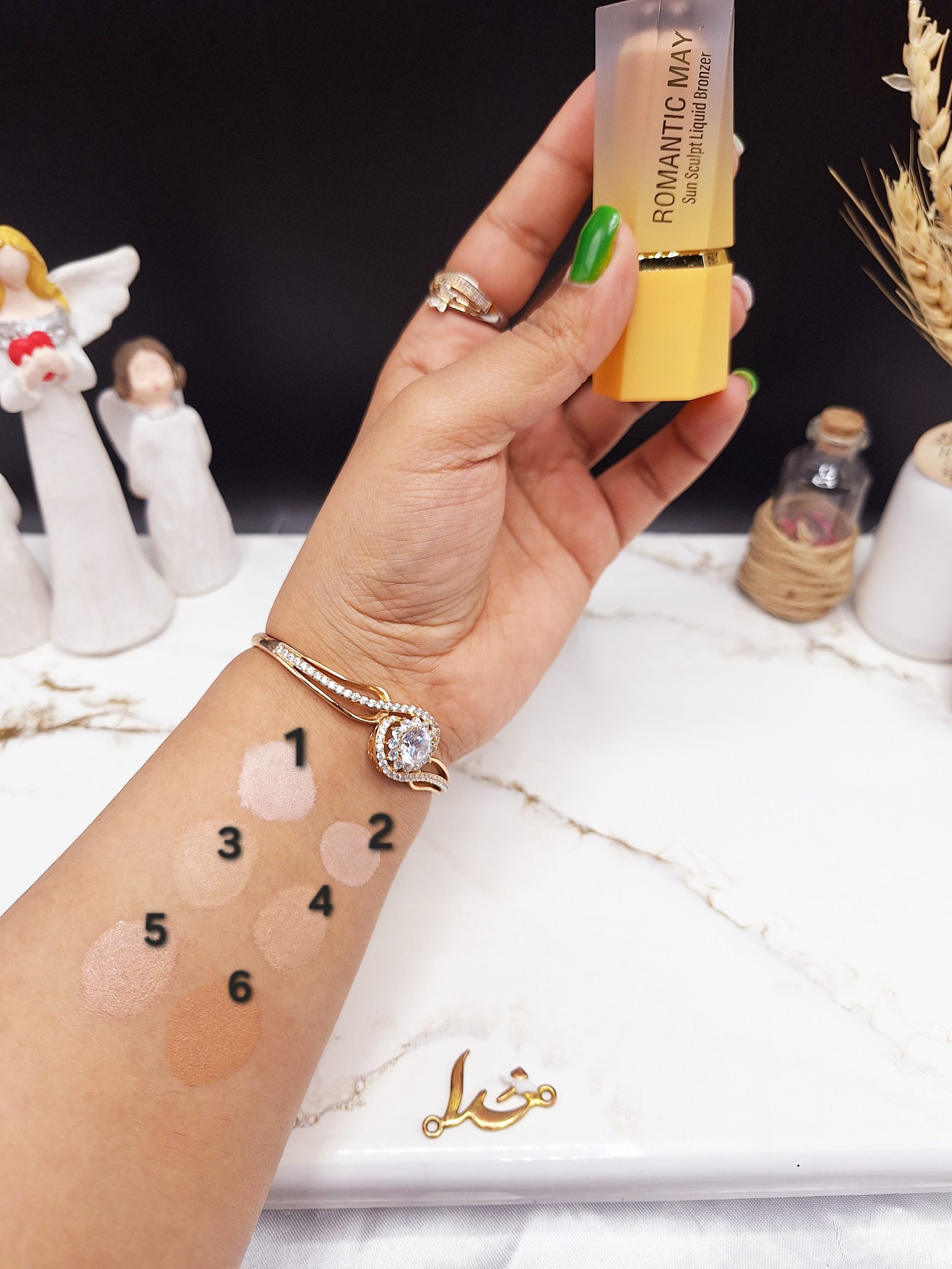 کانسلیر پد دار مایع آبرسان و 24ساعته ROMANTIC MAY کد YR-909-3