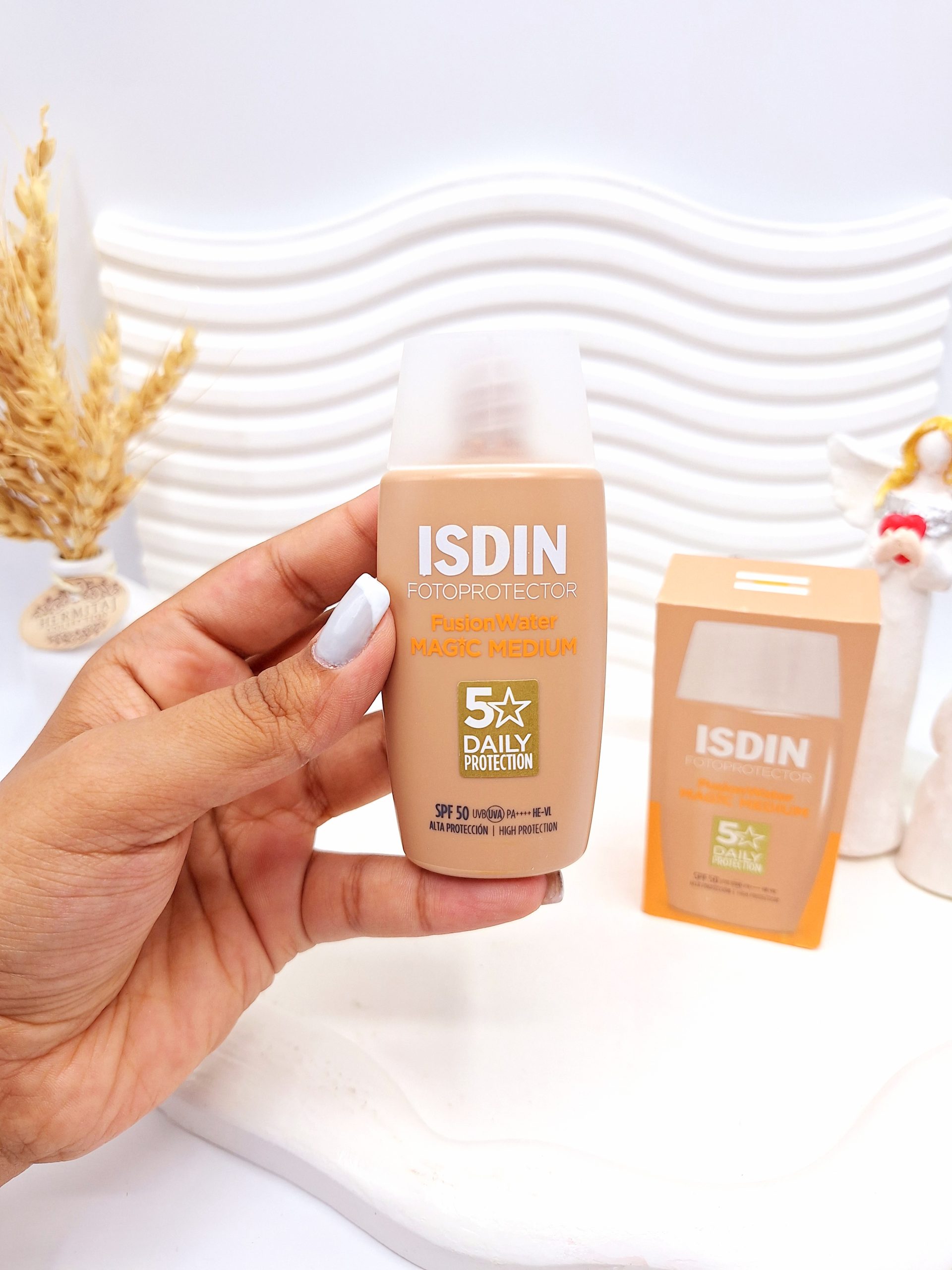 ضد آفتاب ایزدین فیوژن واتر Spf50 مسترکپی کد 0576