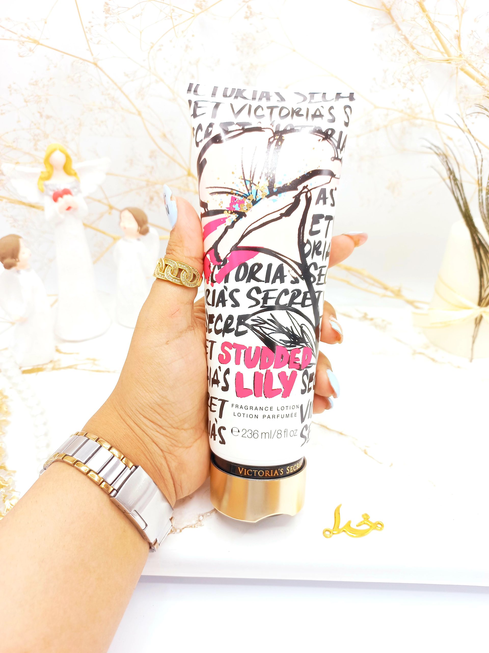 لوسیون معروف مرطوب کننده بدن 236 میل Studded Lily برند ویکتوریا سکرت کد 4787