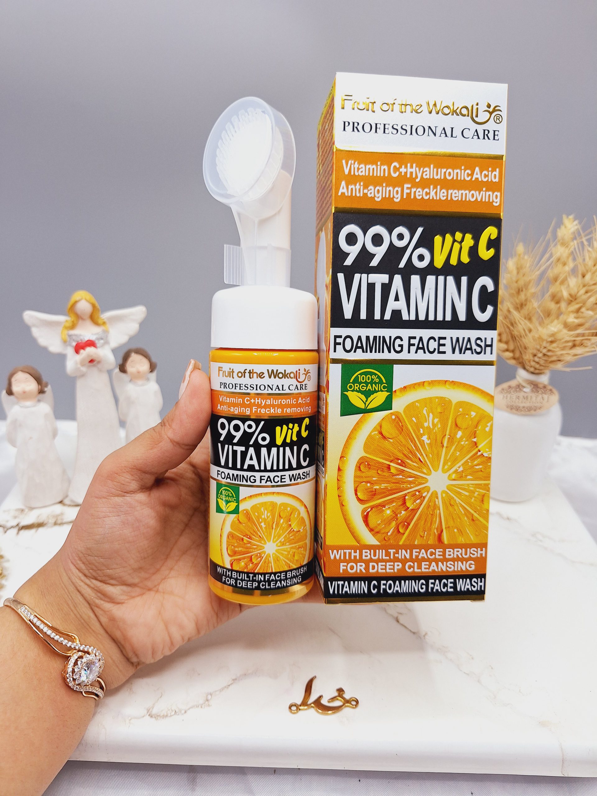 فوم شستشو صورت کف کننده داری  (ویتامینC+اسید هیالورونیک)ضد پیری ورفع کک و مک برند Wokali کد 1252