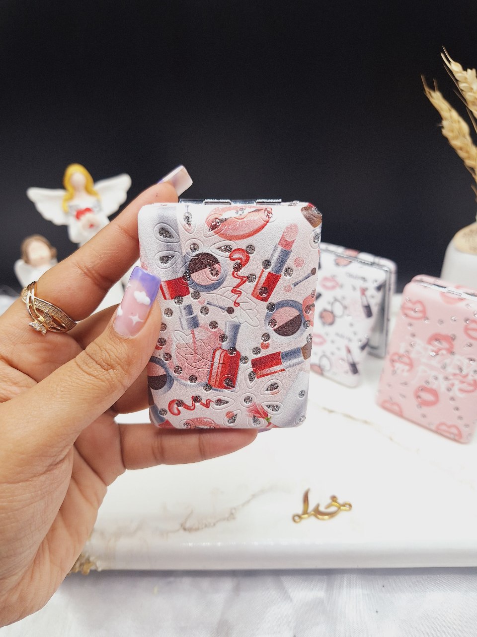 آینه جیبی چهار گوش طرح ارایشی