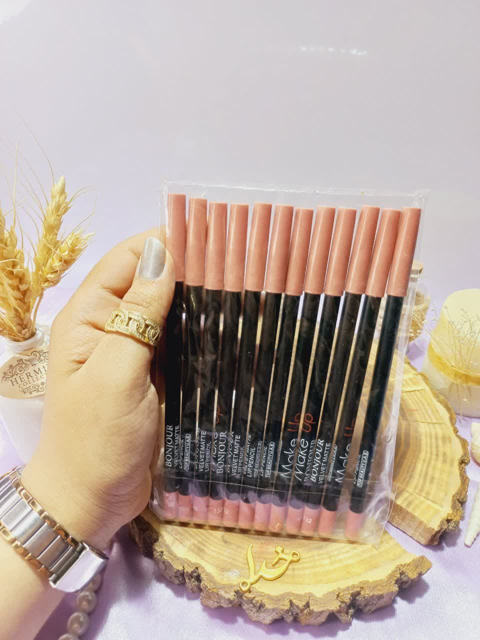 خط لب مدادی با کیفیت میکاپ ولوت مات درب کرمی بسته 12 عددی