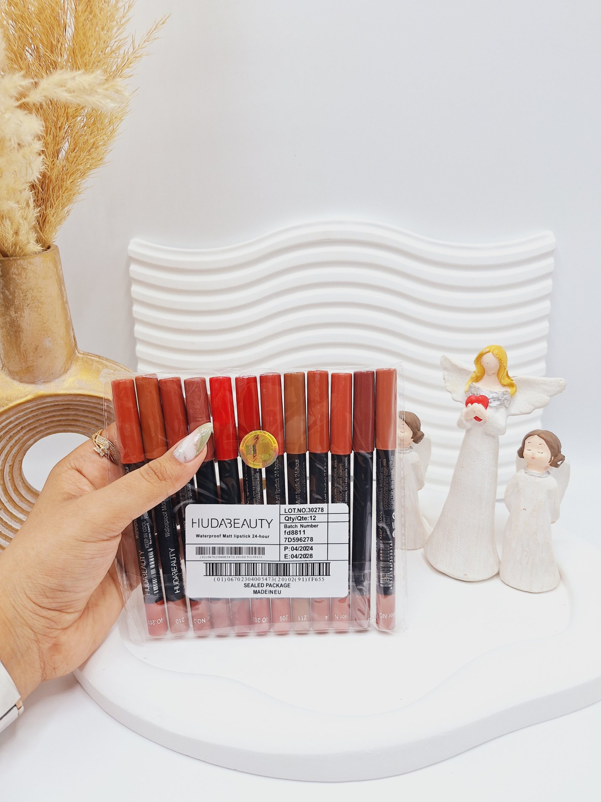 پک 12 تایی رژ مدادی برند هدا بیوتی کد 30278