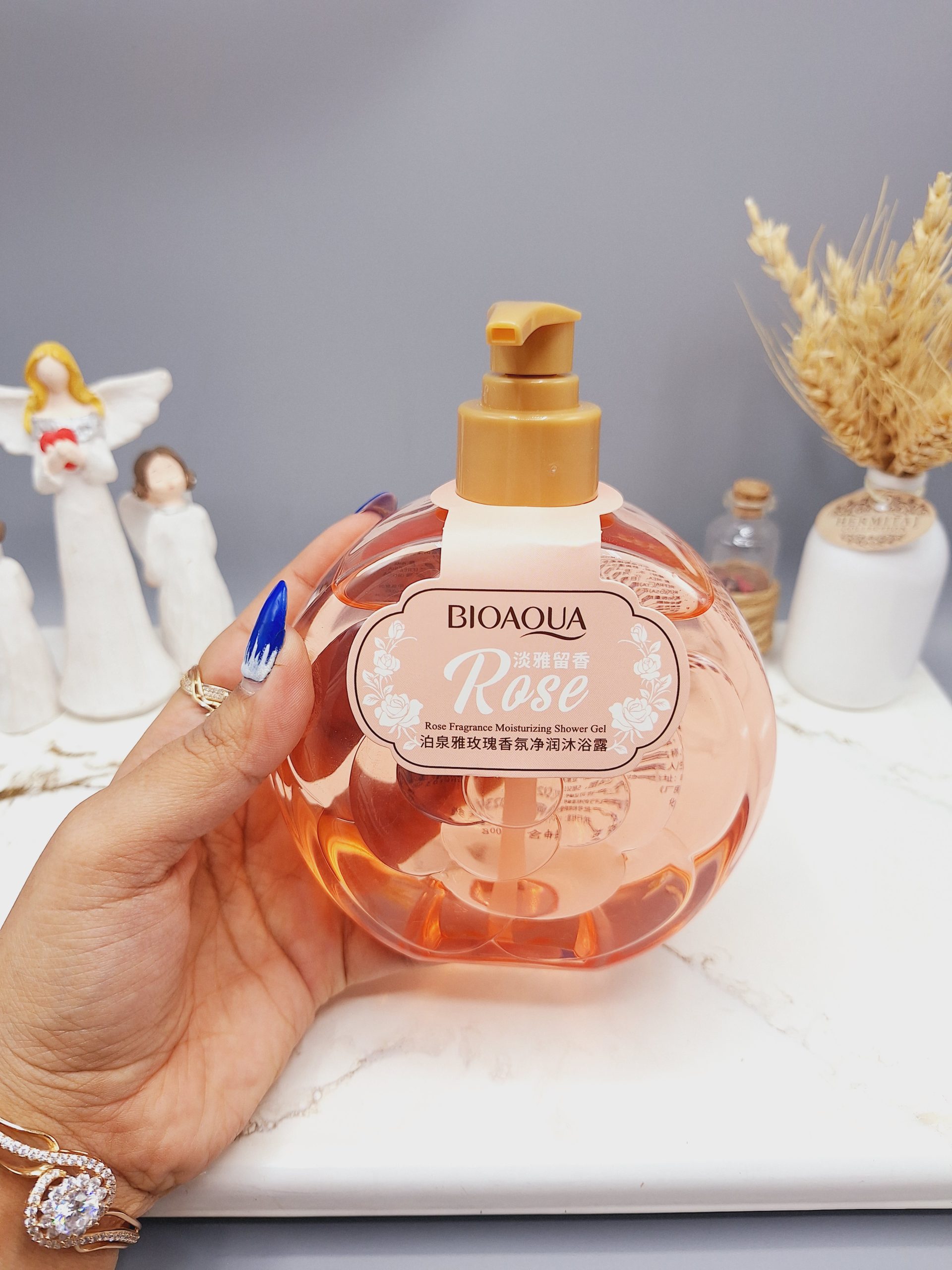 شاور ژل شوینده بدن حاوی عصاره گل رز برند بیوآکوا حجم 500 میل کد 3980