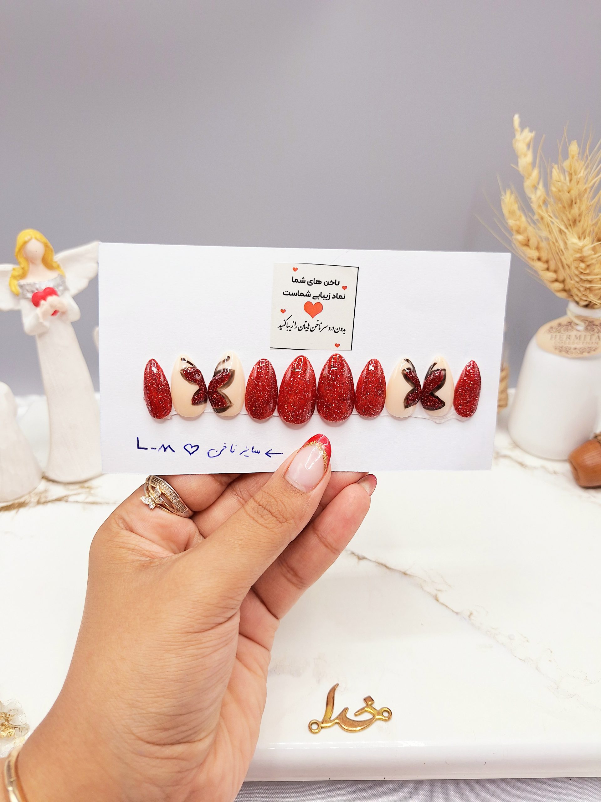 ناخن مصنوعی با مواد کاشت درجه 1 رنگ کرم و زرشکی طرح پروانه