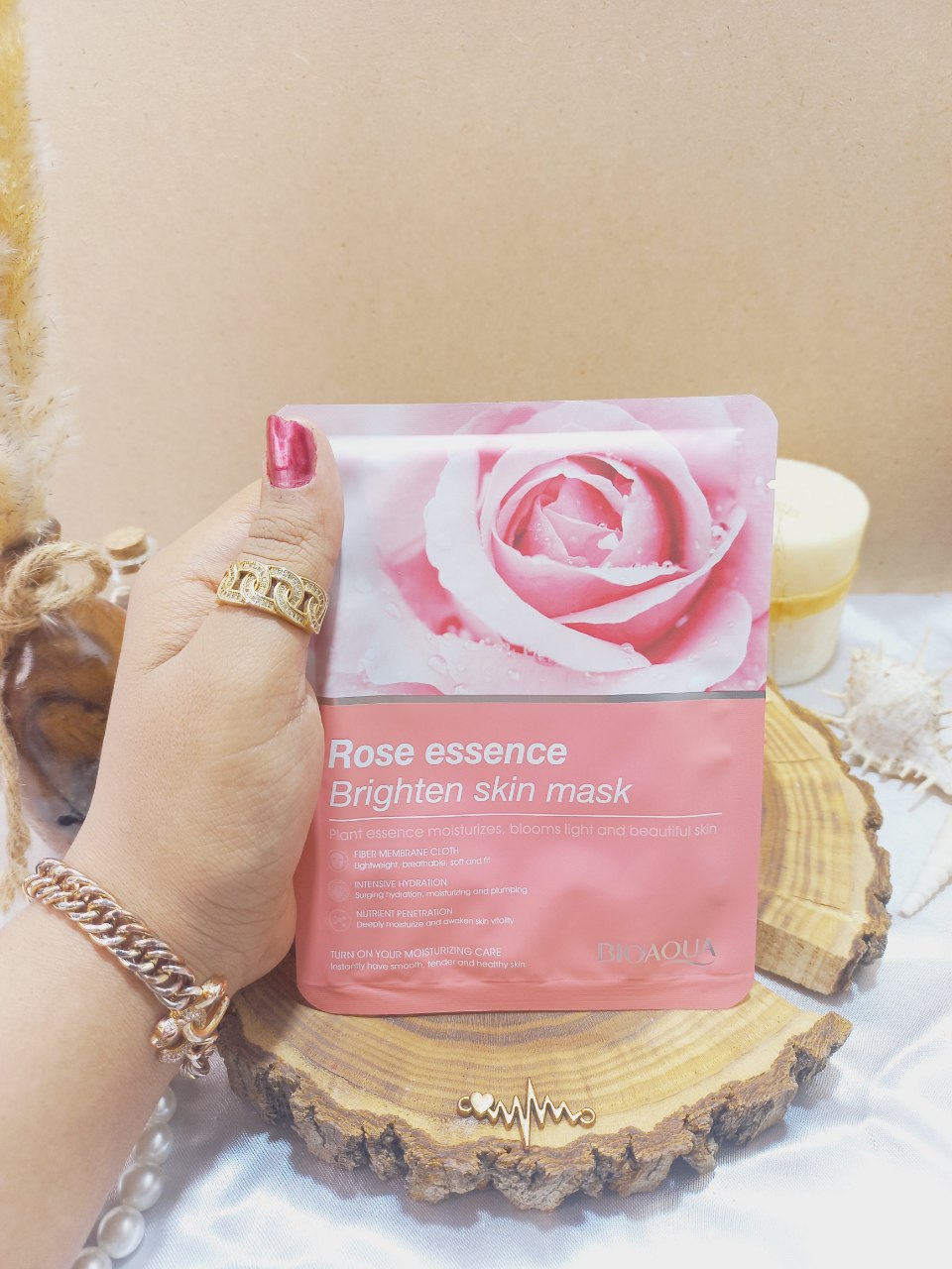 ماسک صورت ورقه ای گل رز Rose Essence بیوآکوا BIOAQUA  کد BQY81686