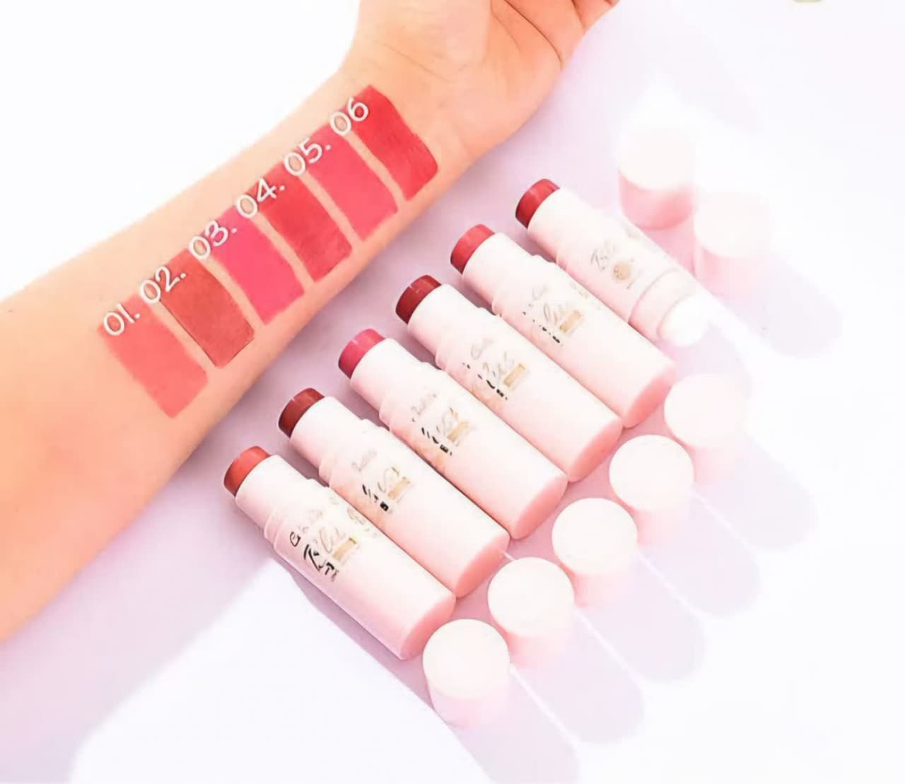 رژگونه استیکی پد دار برند کالر کاستل کد 6023