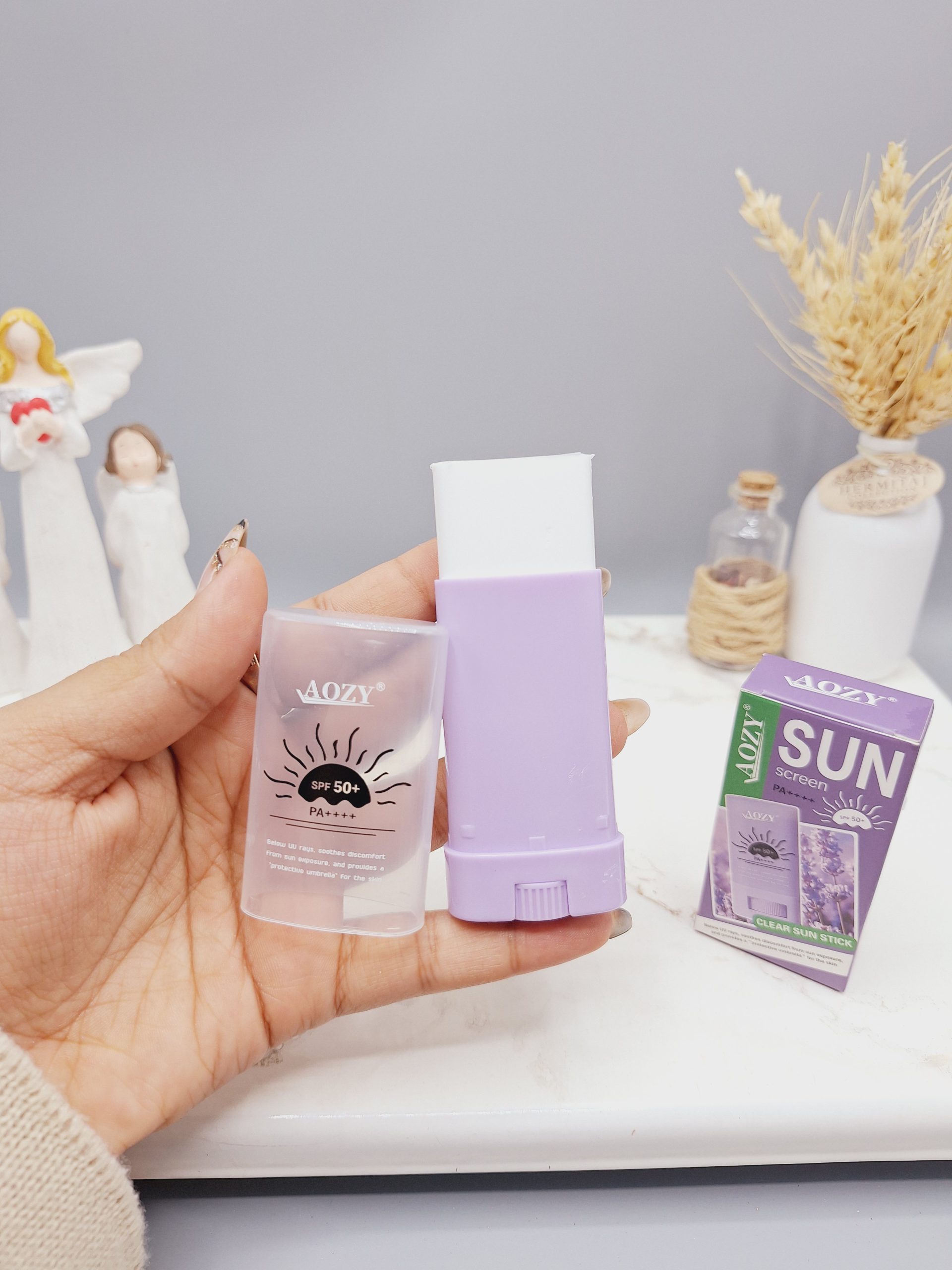 ضد آفتاب بی رنگ استیکی SPF 50 مناسب در برابر آفتاب با رایحه اسطوخودوس کد AB010