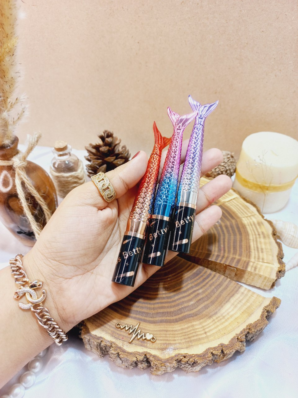 خط چشم ماژیکی ضد آب طرح پری دریایی کاملا مات و مشکی میس بتی Miss betty