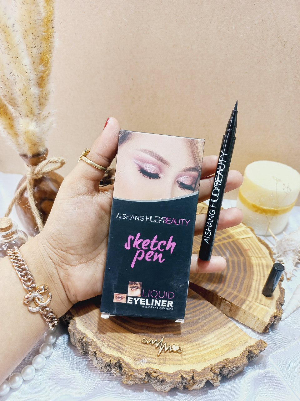 خط چشم ماژیکی پرطرفدار هدی بیوتی HUDA BEAUTY کد 8606