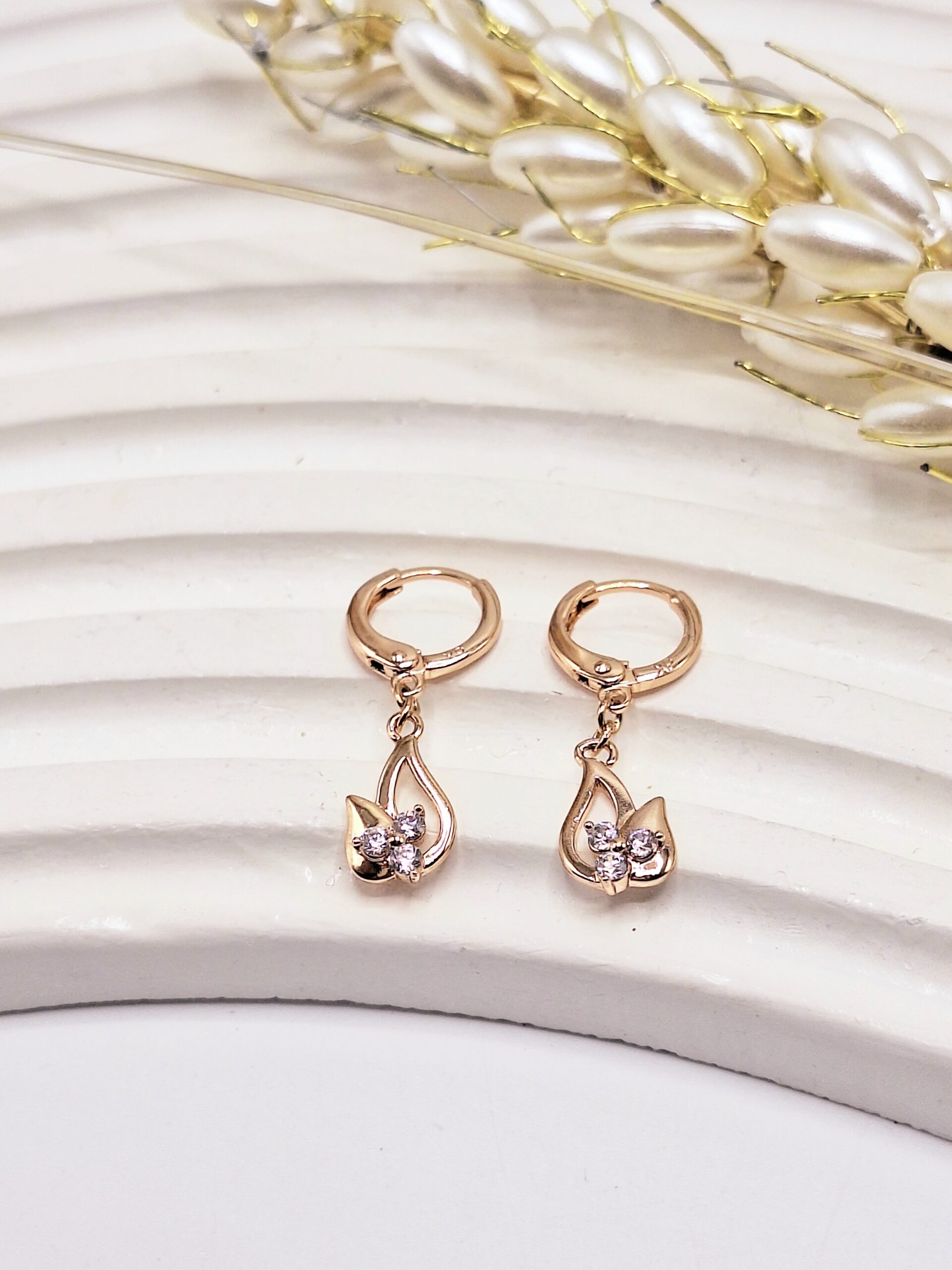 گوشواره ژوپینگ طرح اشک نگین دار طلایی