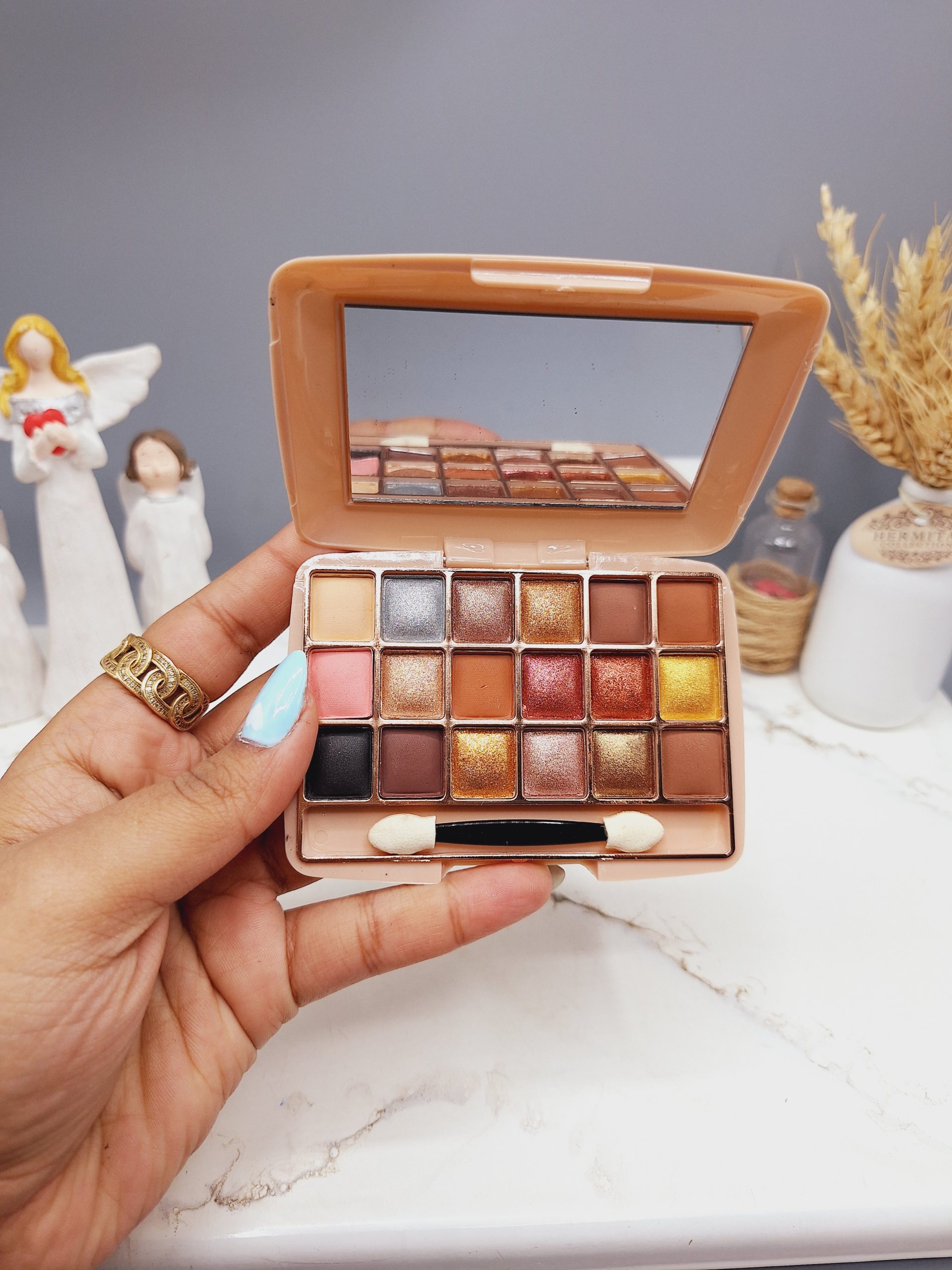 پالت سایه چشم 18 رنگ برند IMAN OF NOBLE کد 6672C (رنگ کرم)