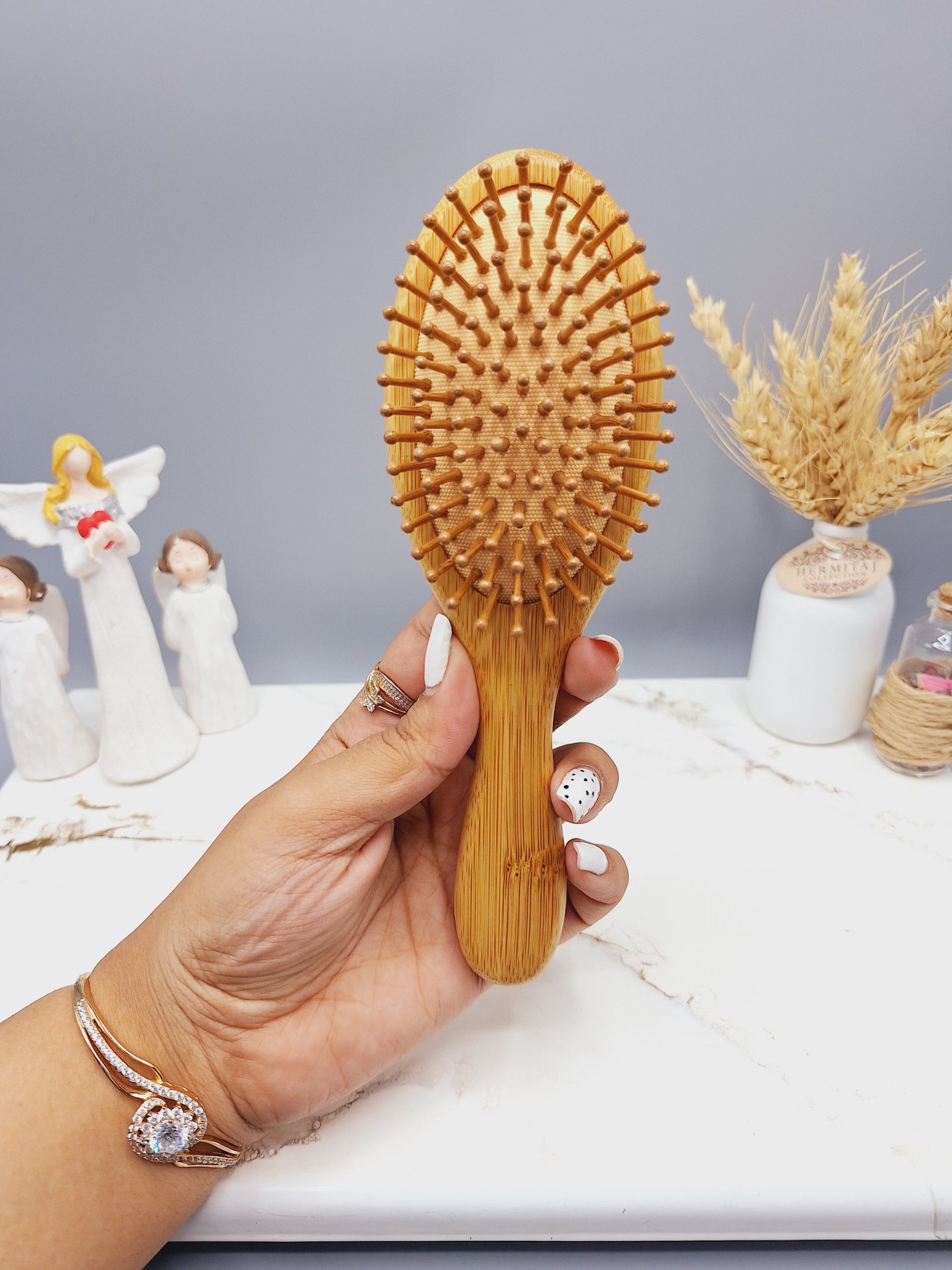 برس مو چوبی مدل دایره ای کف کرم