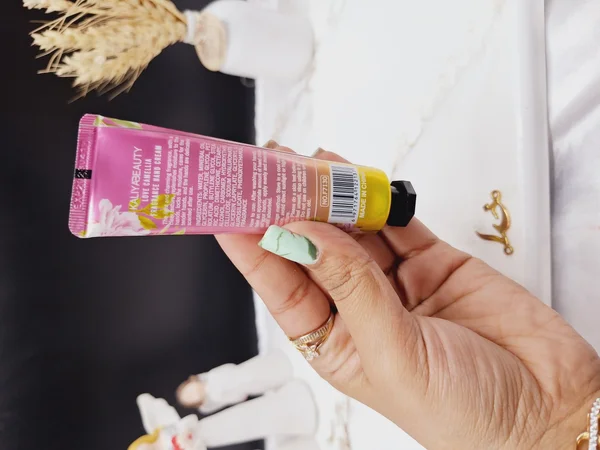 کرم دست 30گرم با رایحه گل محمدی برند KALIY ABEAUTY کد F7130