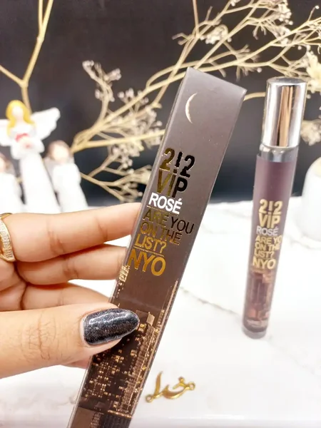 ادکلن زنانه استوانه ای 35 میل ROSÉ ON THE NYO کد 1615