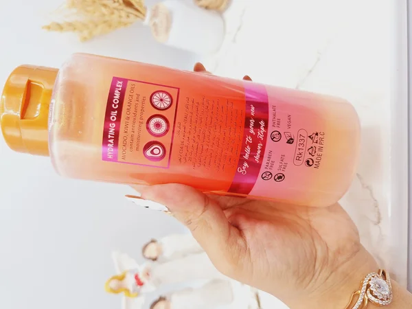 ژل حمام شاین دار با رایحه توت فرنگی برند راکو RAKO کد RK1337