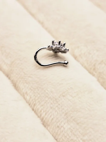 پرسینگ بینی فیک طرح دونه برف بدون سوراخ کردن