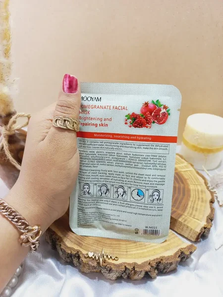 ماسک ورقه ای مغذی و ترمیم و روشن کننده انار مویام Mooyam Mask