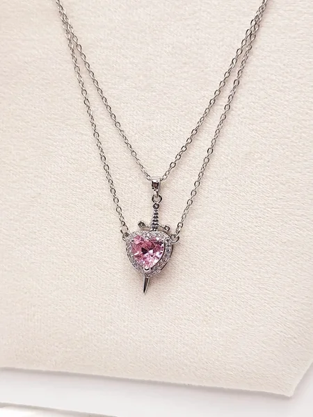 گردنبند پینترستی طرح قلب و شمشیر (رنگ صورتی )