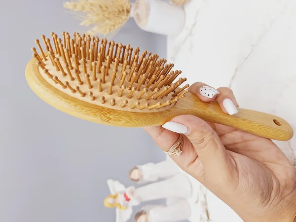 برس مو چوبی دایره ای کف کرم روشن سایز بزرگ