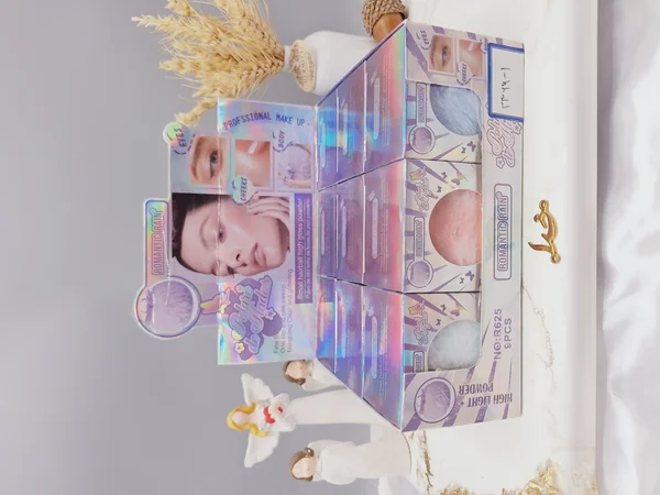 بمب هایلایتر شاین دار پنبه ای برای بدن و صورت برند ROMANTIC RAIN کد R625