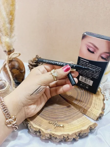خط چشم ماژیکی پرطرفدار هدی بیوتی HUDA BEAUTY کد 8606