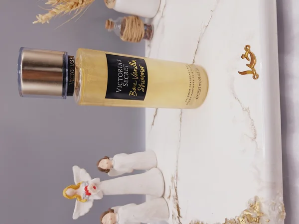 بادی اسپلش 250 ml ویکتوریا سکرت مدل Bare Vanilla Shimmer اورجینال