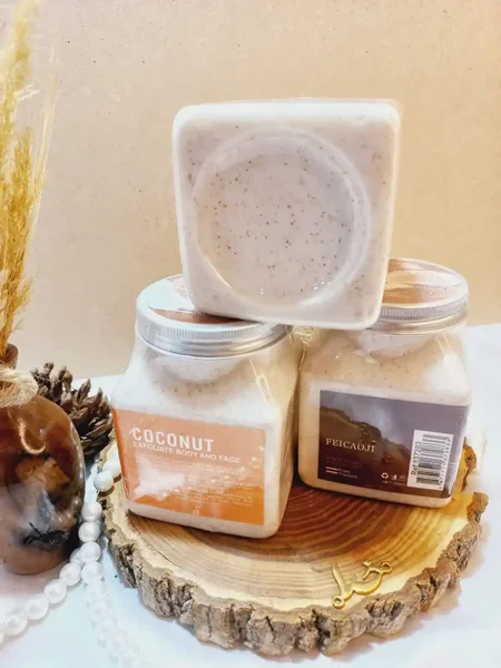 اسکراب شنی صورت و بدن رایحه نارگیل فیکاوجی FEICAOJI کد 137283