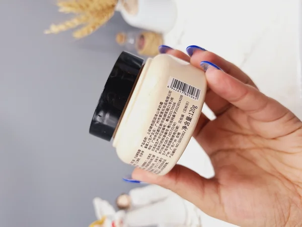 کرم شیر بز مرطوب کننده و آبرسان قوی پوست برند سادور حجم 120گرم کد 1062