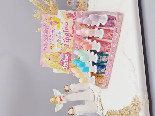 لیپ گلاس شاین دار مدل رژ طرح باربی  برند Hold morning کد NO:HL5583