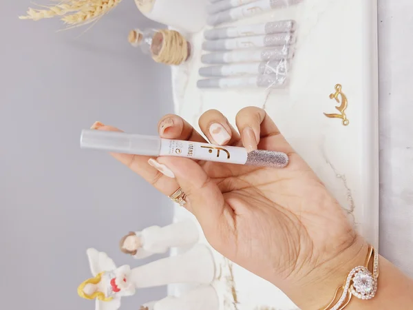 مداد چشم گلیتری رنگ نقره ای برند فلورمار flormar