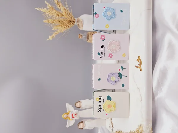 آینه آرایشی مدل مستطیل طرح گل گلدوزی شده