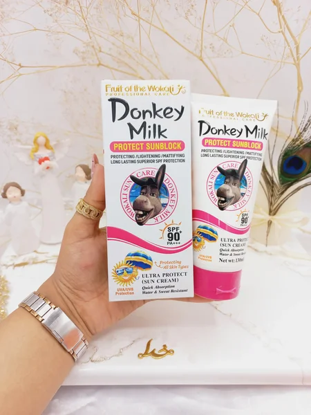 کرم ضدآفتاب  روشن کننده و مات کننده شیر الاغ SPF90 وکالی Wokali کد HA3087