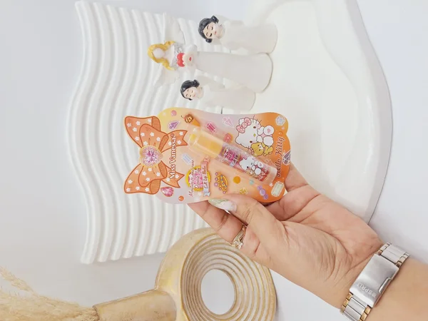 بالم لب مرطوب کننده و مراقبت کننده از خشکی لب کیتی برند Miss Vanessa کد 7025