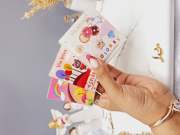 پالت رنگی تابستانه 9 رنگ طرح فانتزی شکلاتی برند Via letvass کد V_08A