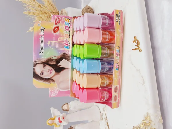 برق لب شاین دار طرح آبمیوه ای جذاب برند Romantic lady کد JY_8011