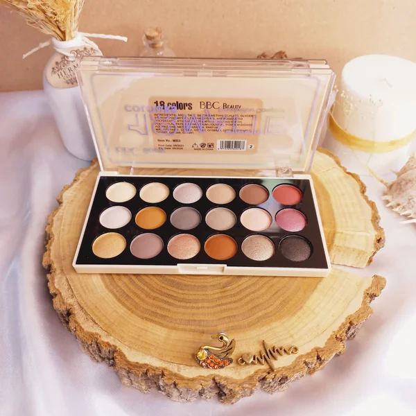 پالت سایه چشم و هایلاتیر 18 رنگ BBC BEAUTY مدل دایره ای