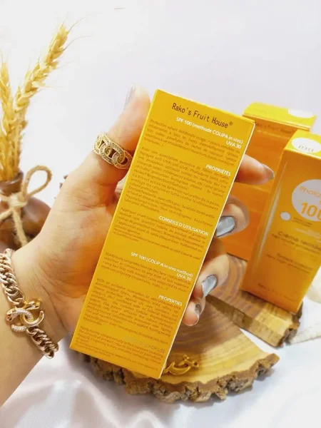 کرم ضد آفتاب بی رنگ SPF100 فتودرم مکس بیودرما BIODERMA کد RK1019 (طرح اصلی نوشته روی کارتن برجسته میباشد)