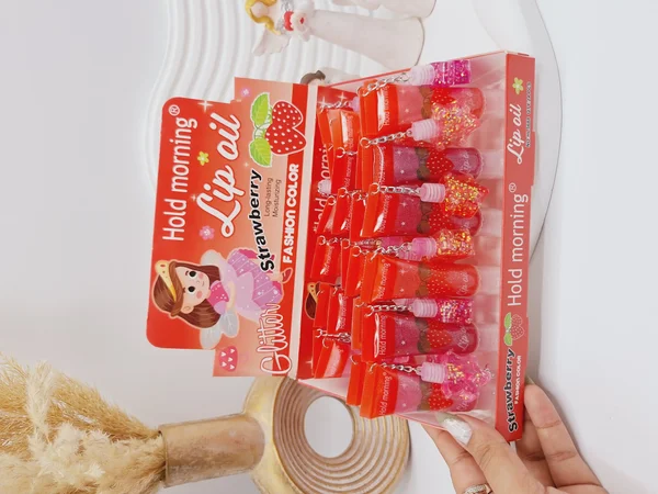 لیپ گلاس مایع شاین دار توت فرنگی به همراه آویز برند هولد مورنینگ کد NO