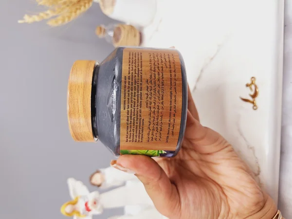 اسکراب کاسه ای شنی مدل ذغال  بامبو دارای ویتامین E برند max lady کد 0313